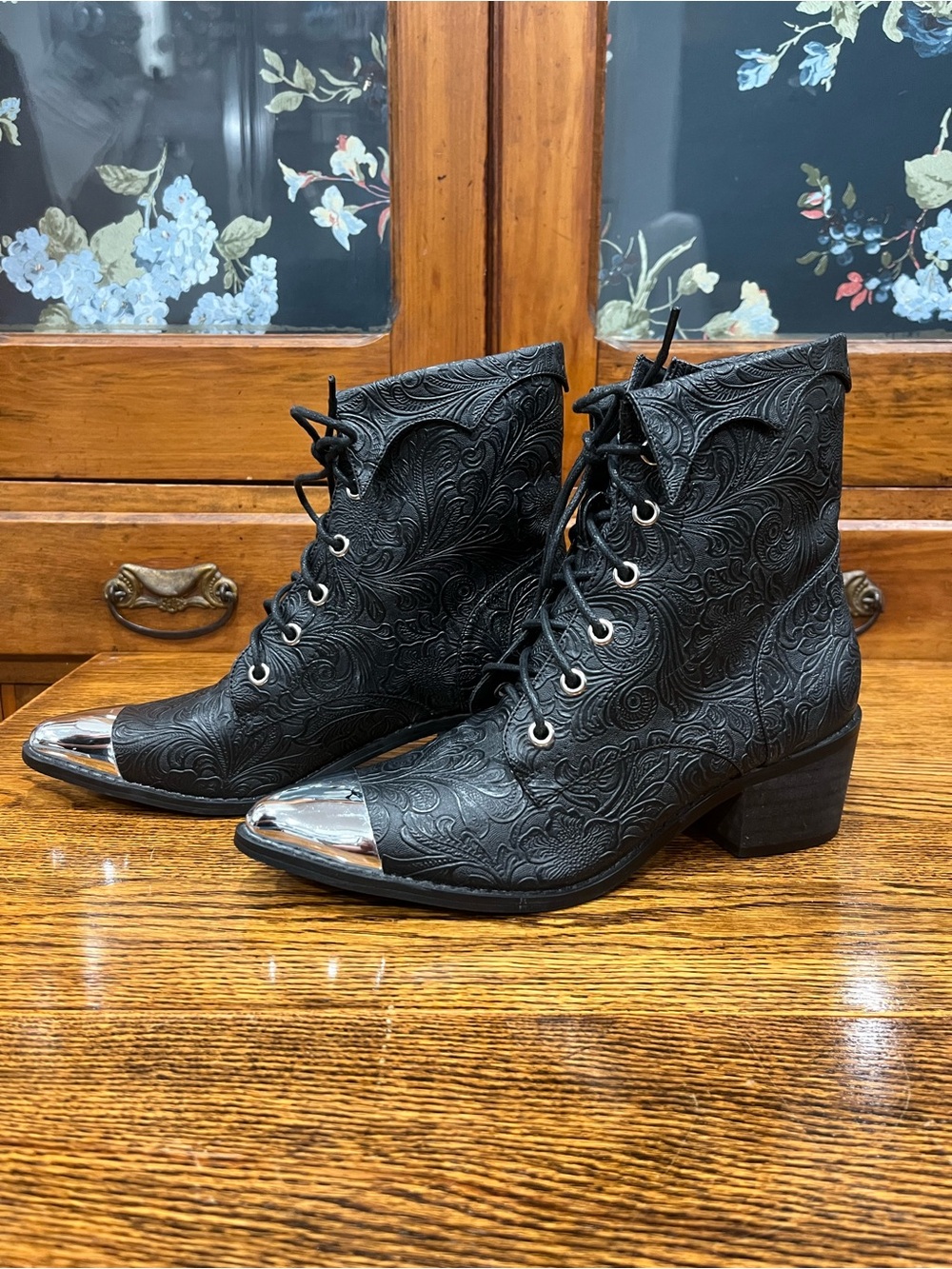 🖤 Dolls Kill Widow Embossed Batwing Ankle Boots — Women’s 7 Gothic Witchy Emo - Picture 2 of 8